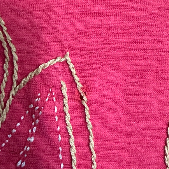 Komodo Asymmetrc Hem Embroidered Pink Tee - Picture 4 of 12